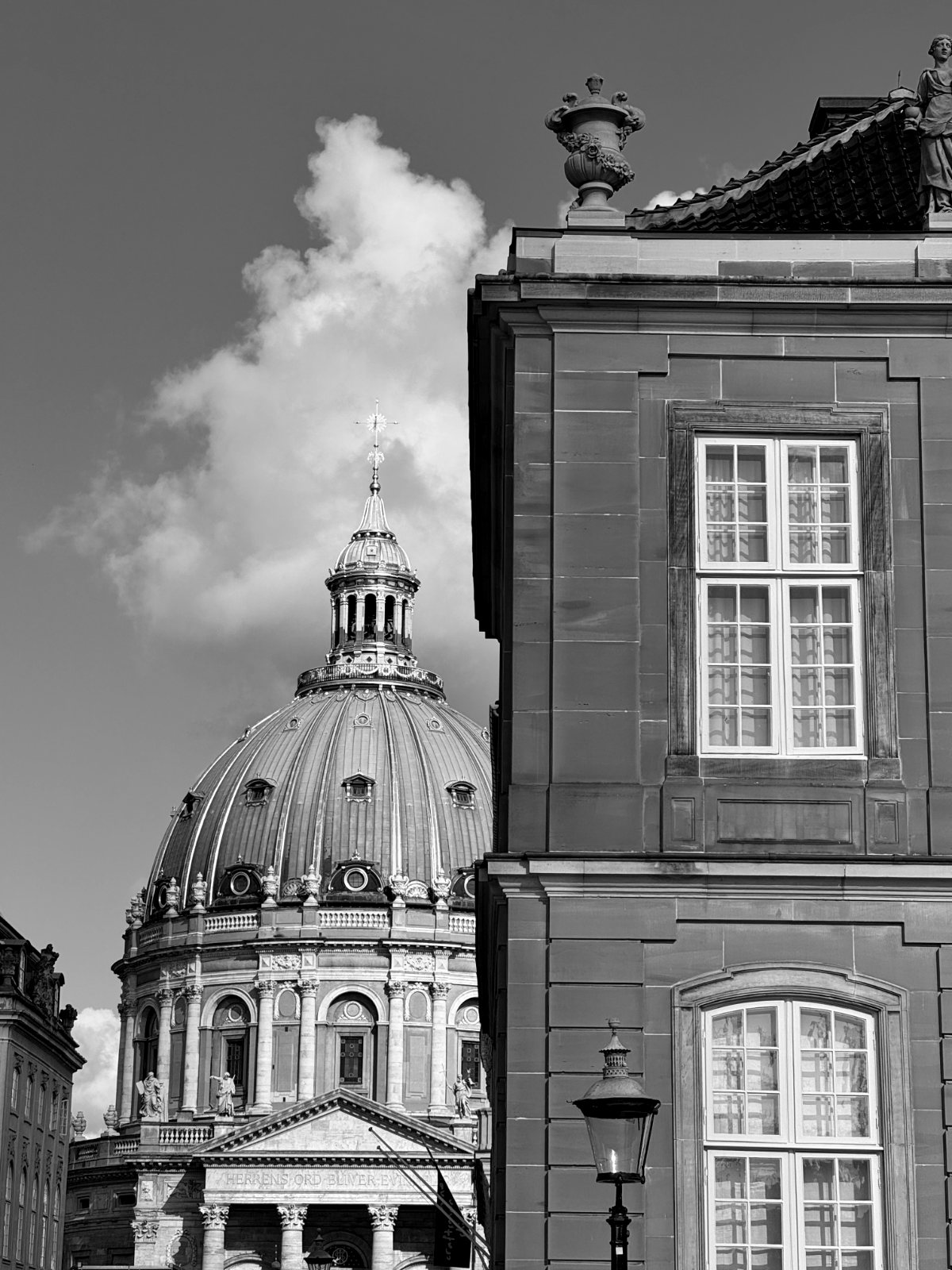 Amalienborg and the Marble Church dome — black and white