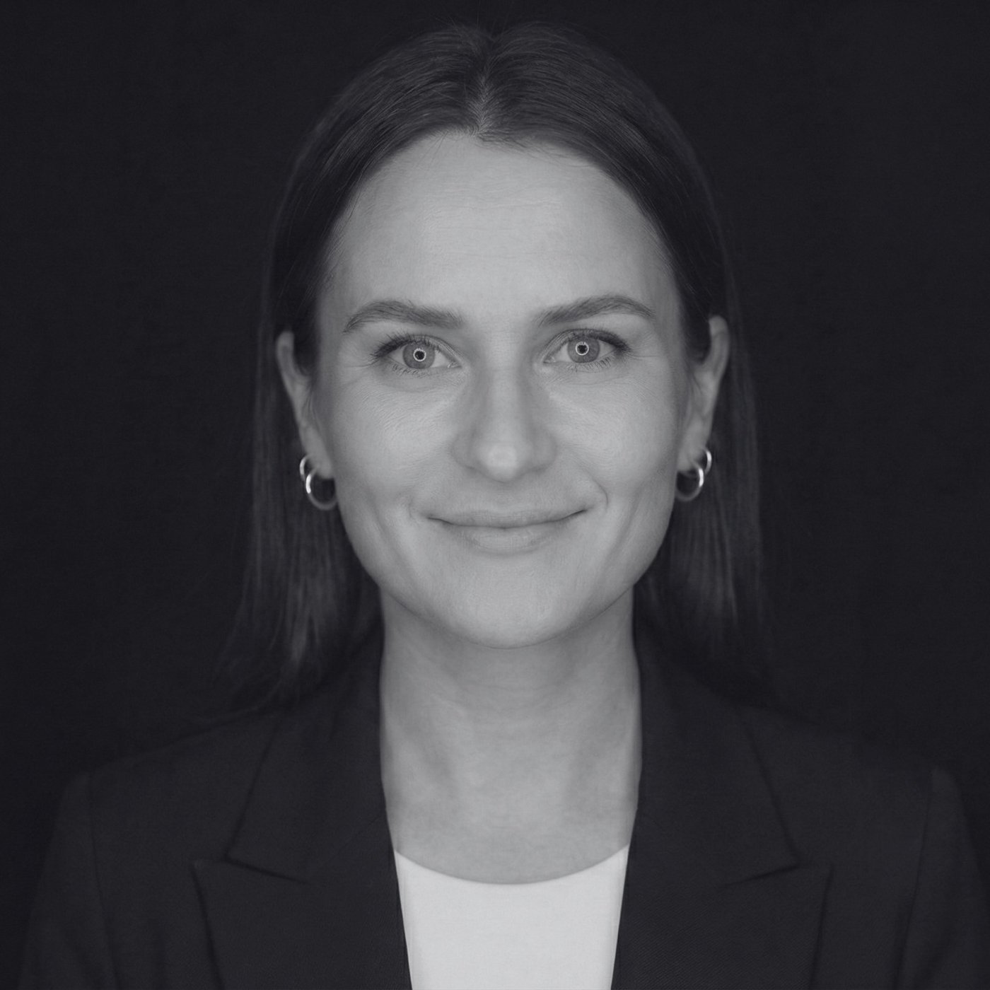 Stephanie — Executive Advisor, black and white portrait